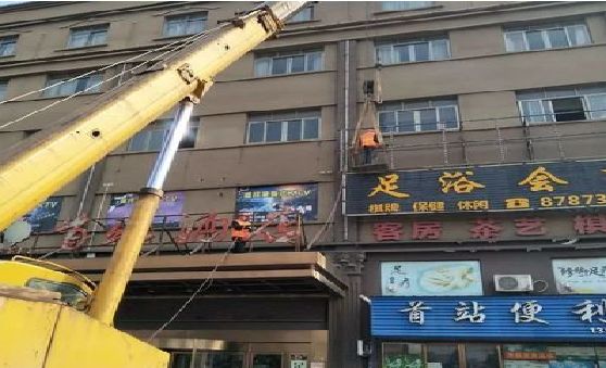 个旧安装较高的门店招牌有什么好的方法？